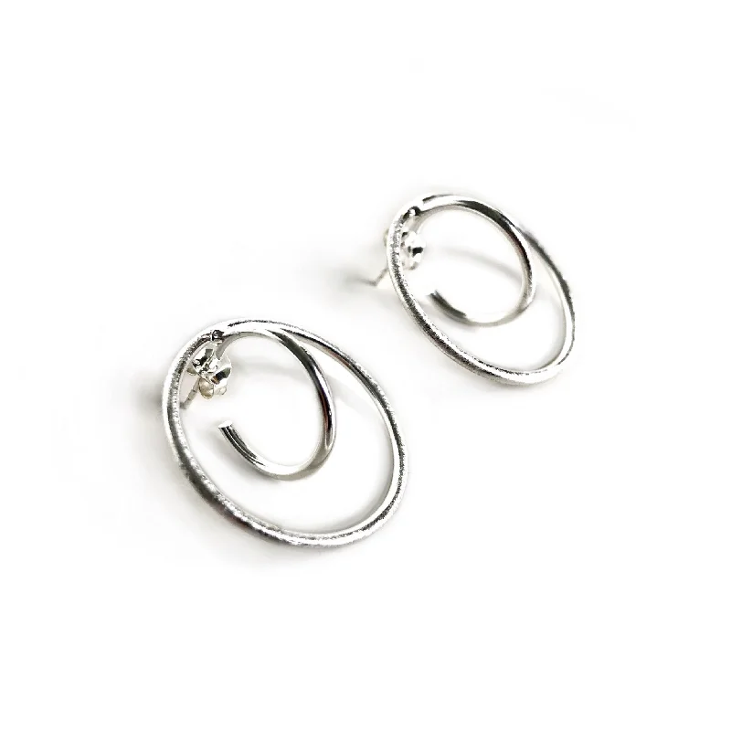 women's earrings with chic pearls -Interlocking hoop Earrings