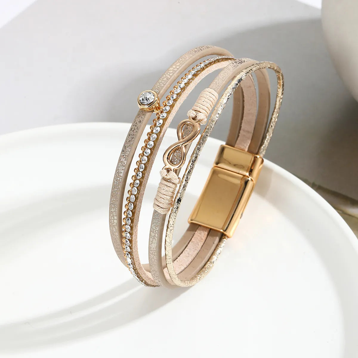 women's bracelets with bangle style -Basic Modern Style Classic Style Infinity Pu Leather Layered Women'S Bracelets