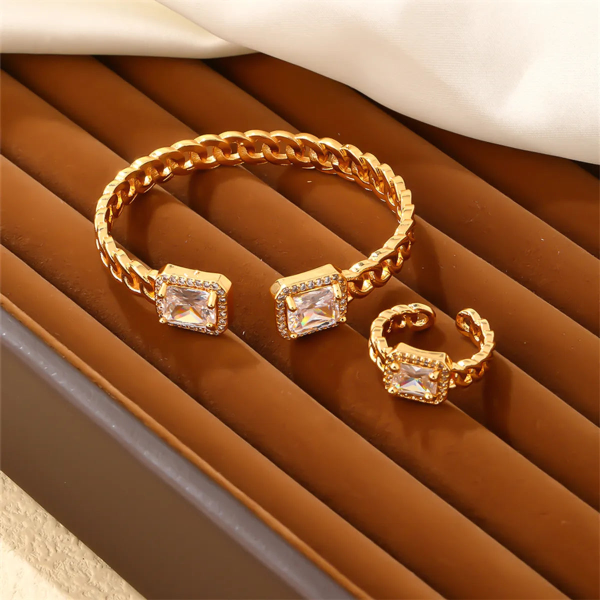 women's bracelets with heart-shaped stones -Copper Elegant Glam Vintage Style Plating Inlay Geometric Rectangle Zircon Rings Bracelets