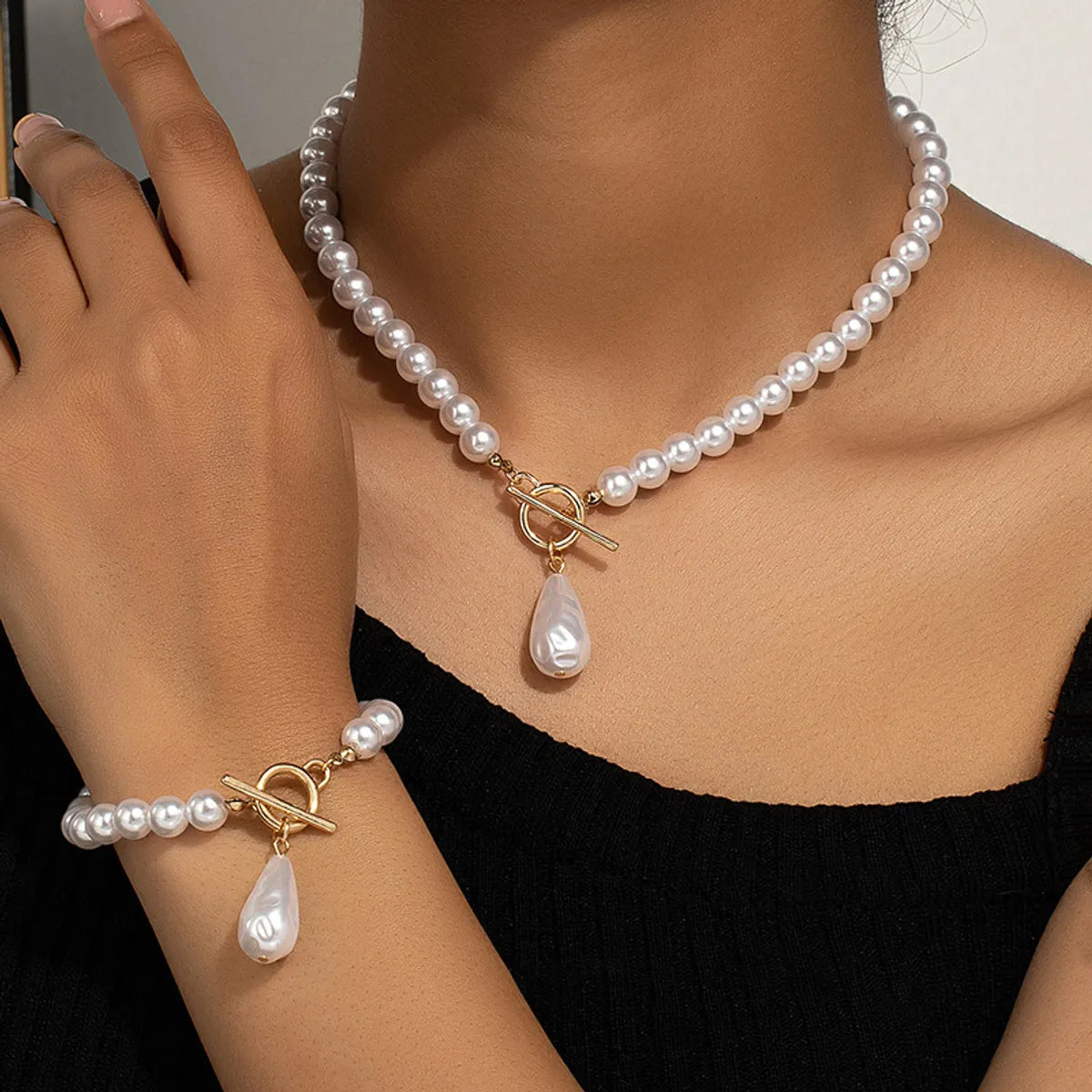 women's bracelets with vintage-inspired style -Baroque Style Round Imitation Pearl Wholesale Bracelets Necklace