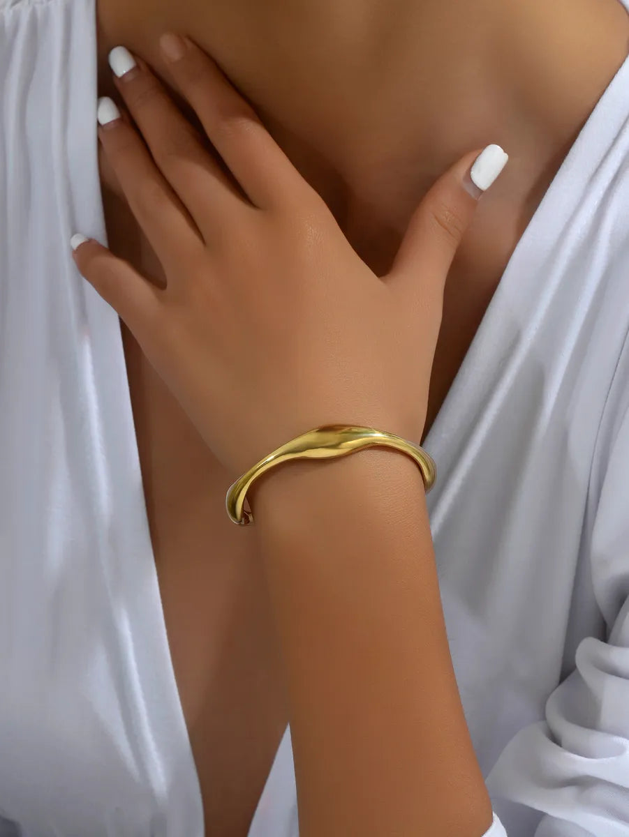 women's bracelets with gemstone charms -Simple Style Commute Solid Color Alloy Gold Plated Women'S Cuff Bracelets