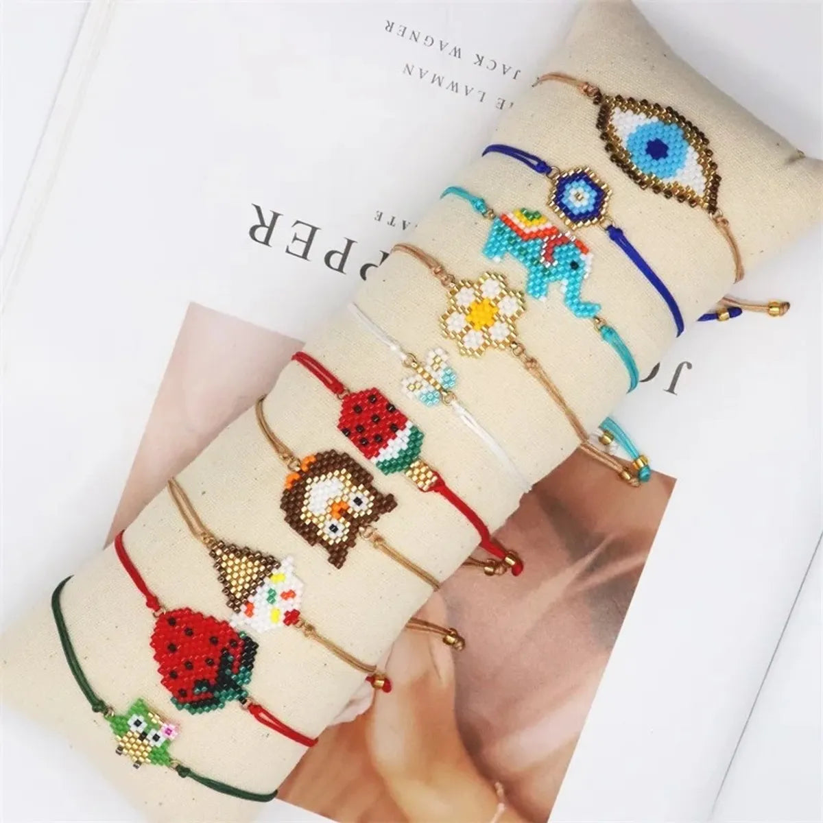 women's bracelets with gemstone cuffs -Cute Simple Style Plant Heart Shape Glass Braid Women'S Bracelets